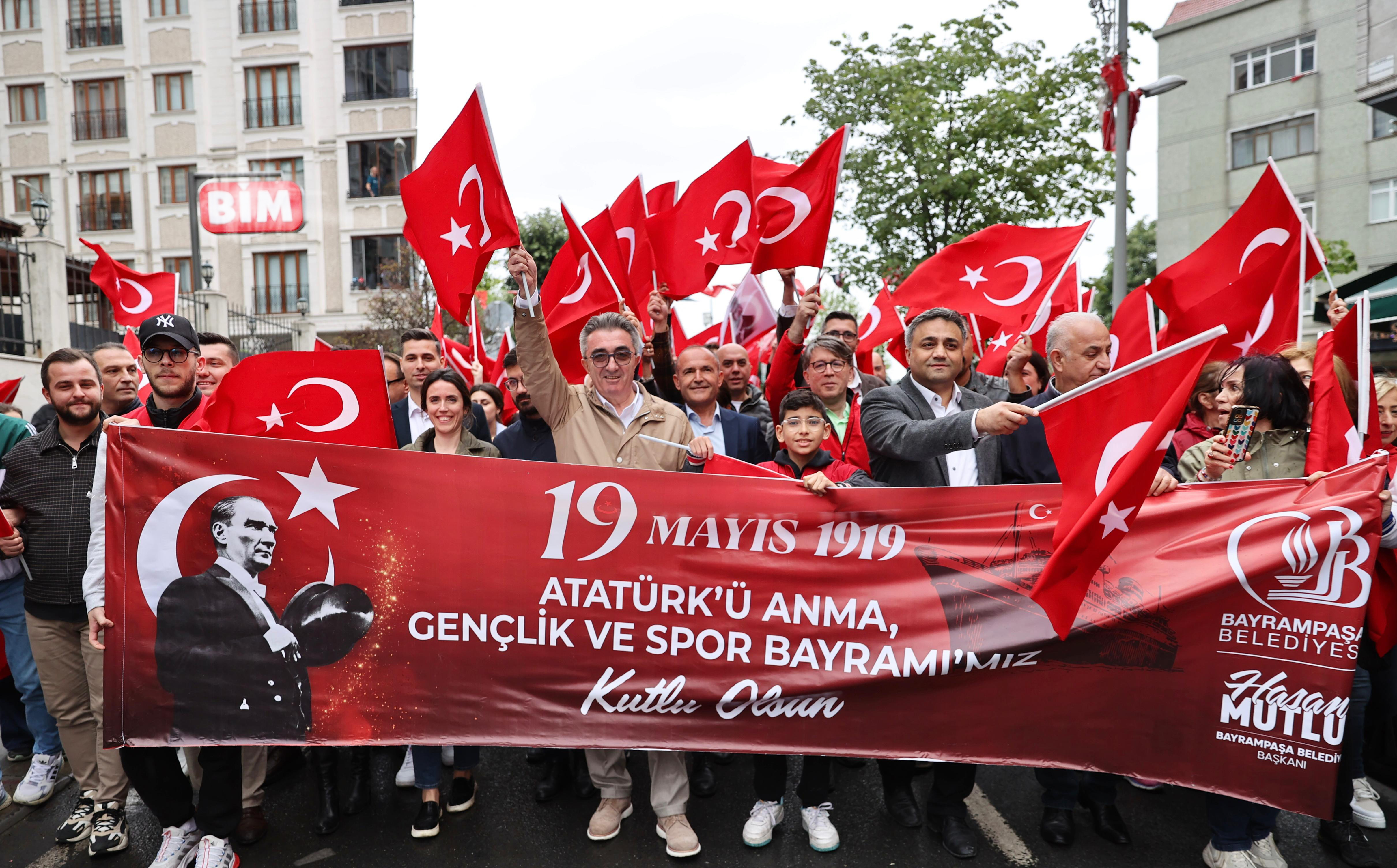 MİLLİ BAYRAMLARIMIZI MİLLETİMİZLE KUTLADIK